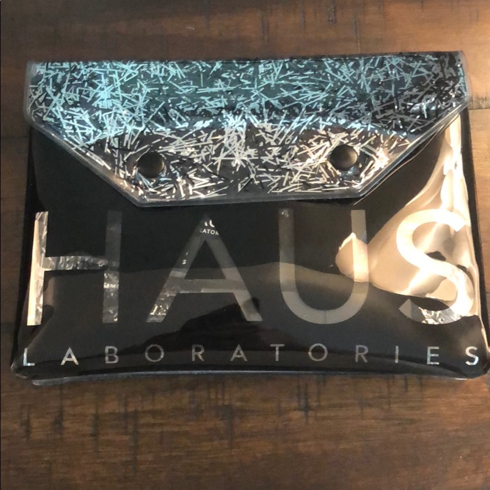 HAUS Laboratories GLAM ATTACK LIQUID POWDER